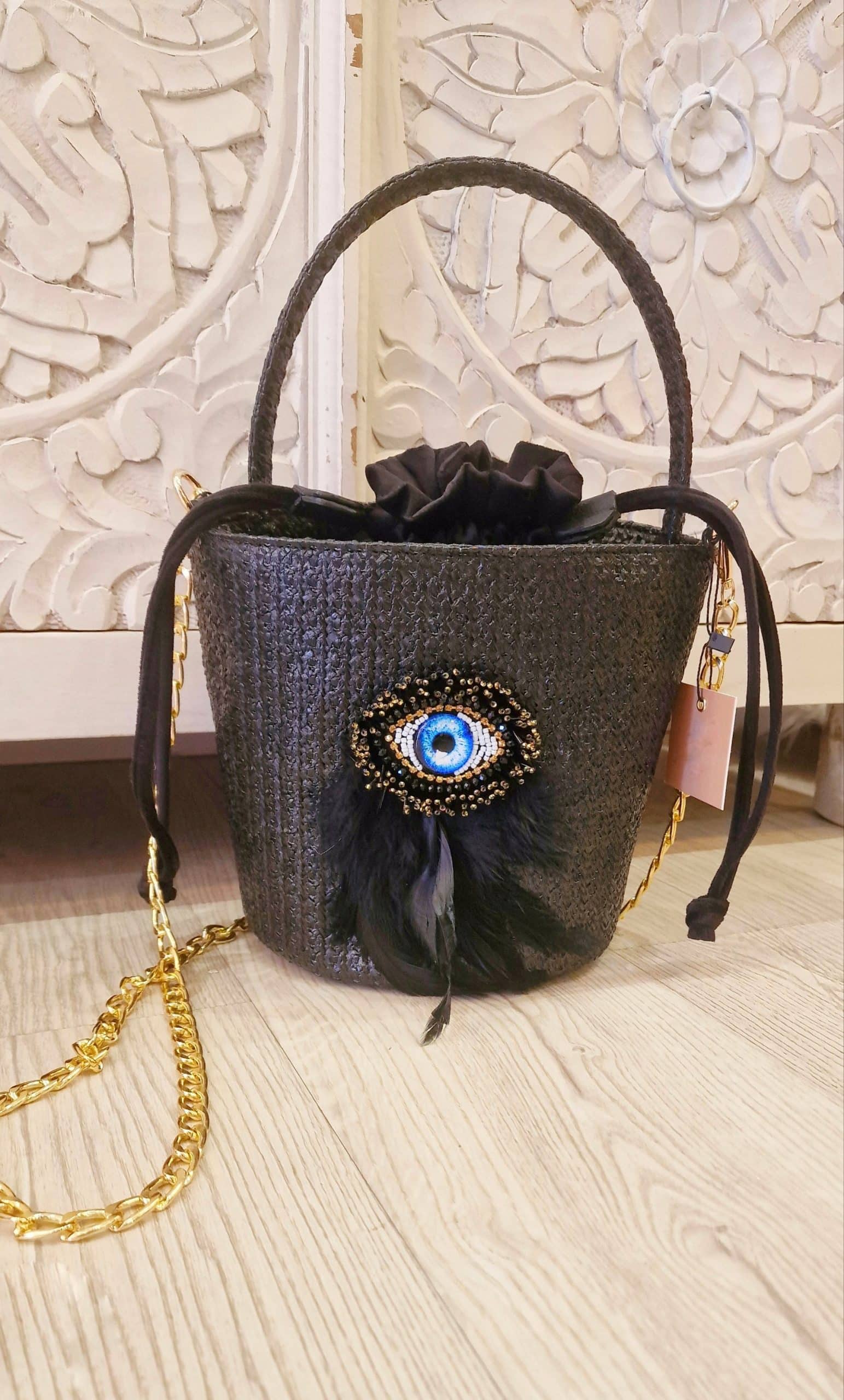 Bolso bucket negro ojo plumas