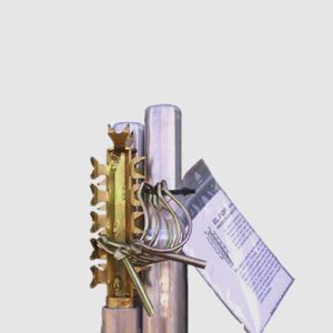 Herramienta pértiga para eliminar la procesionaria del pino.